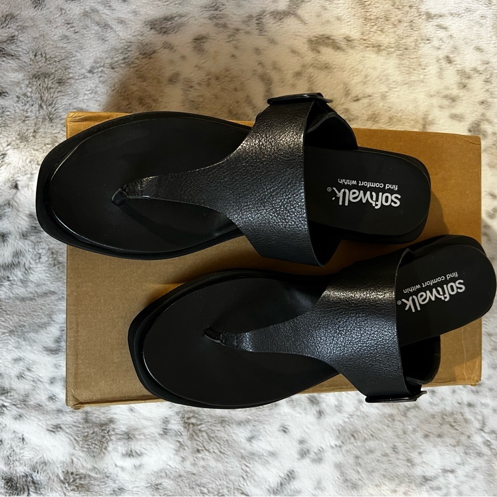 NIB SoftWalk Black Leather Kisi Sandals Slip-On Thongs sz 9.5 Wide - Picture 9 of 14